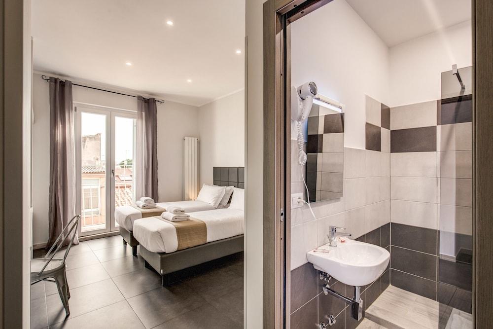 Floor 6 Boutique Rooms by DOT Suites