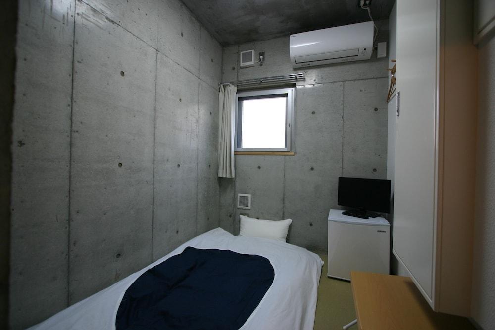 Weekly SHO Hotel Namba