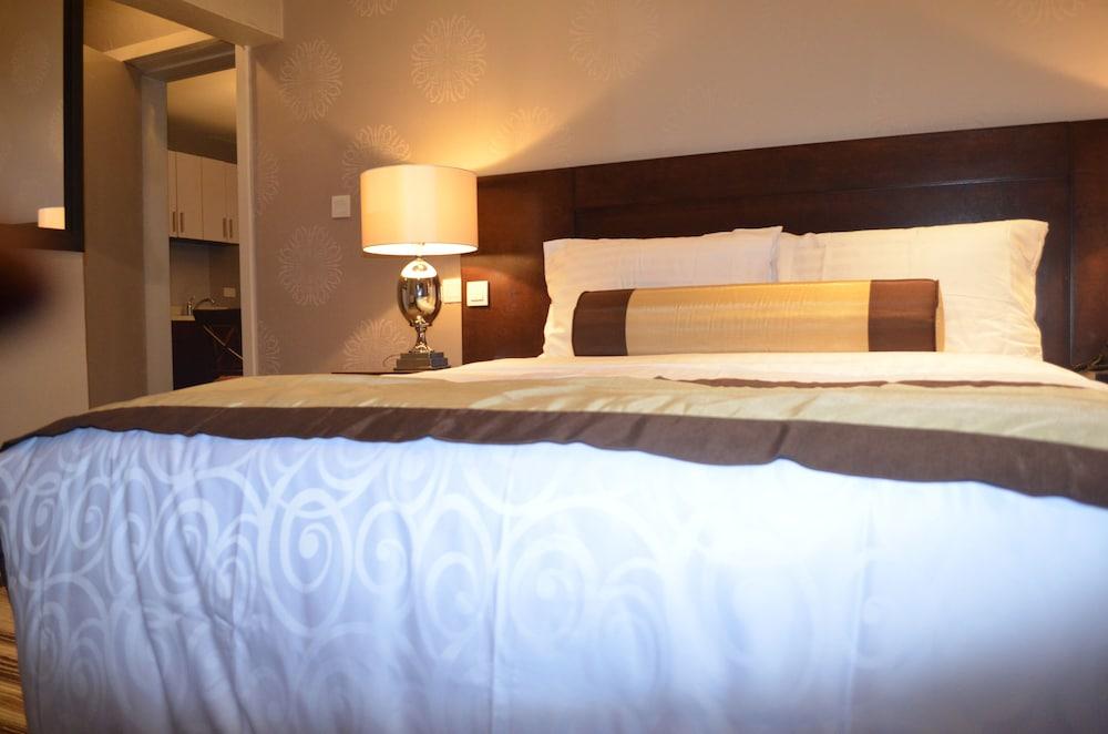 Lakewood Luxury Apartment