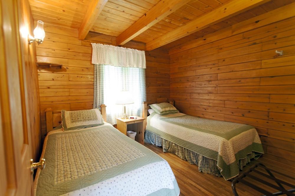 Glenora Inn & Distillery