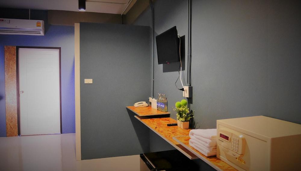 Amity Poshtel - Hostel