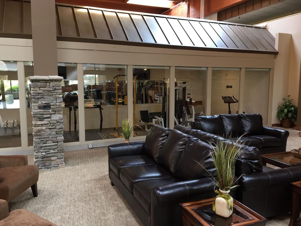 Cascades Mountain Resort, an Ascend Collection Hotel