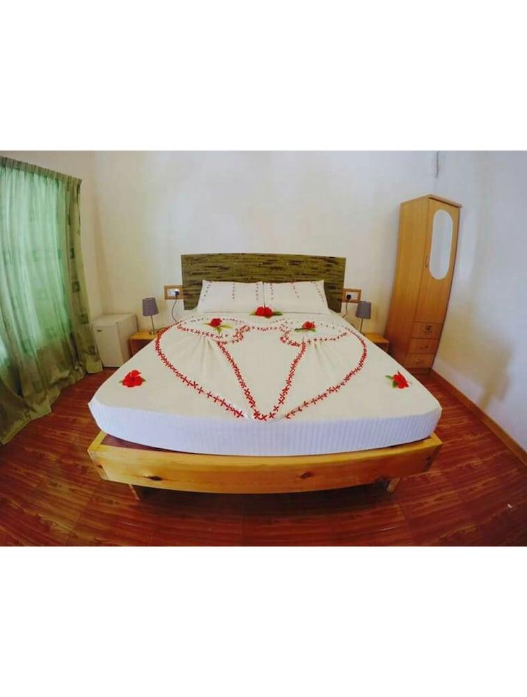 Thoddoo Beach View by Vista