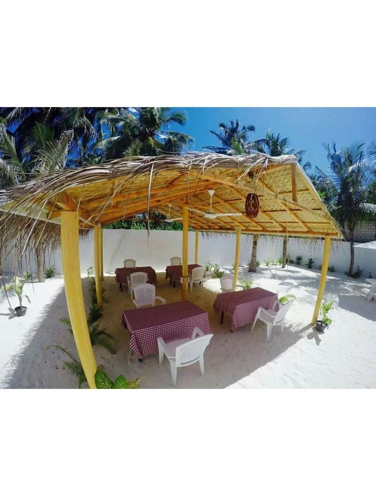 Thoddoo Beach View by Vista