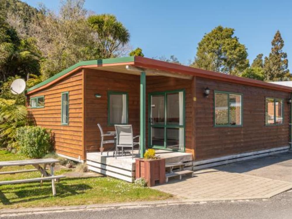 Blue Lake Top 10 Holiday Park