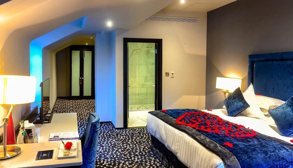 DoubleTree by Hilton Belfast City Ten Square