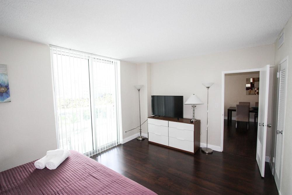 The Tides by MiaRentals