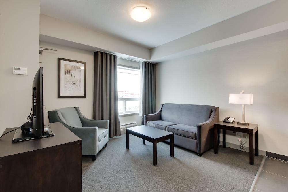 Ramada by Wyndham Grassland