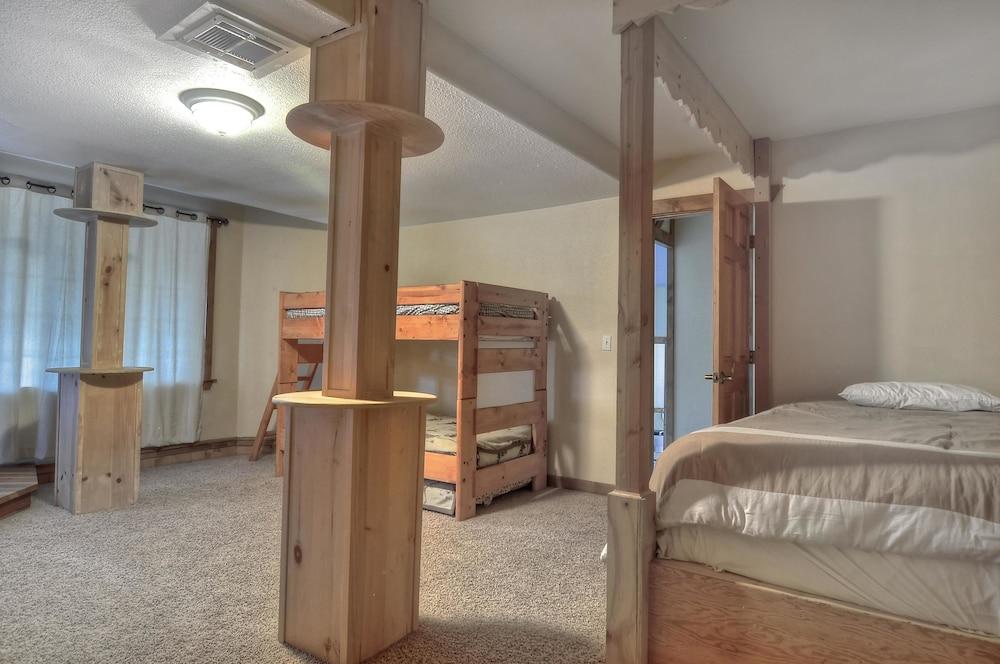 No 2 Luxurious Castle Glen Estate