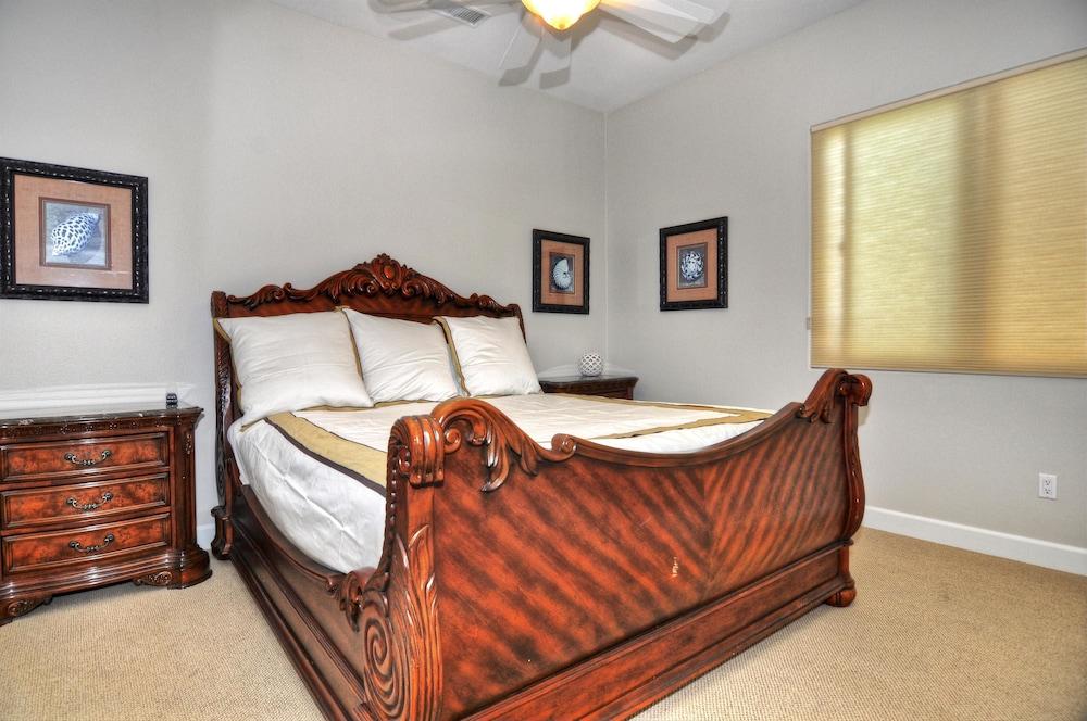 Spectacular Lakefront Estate