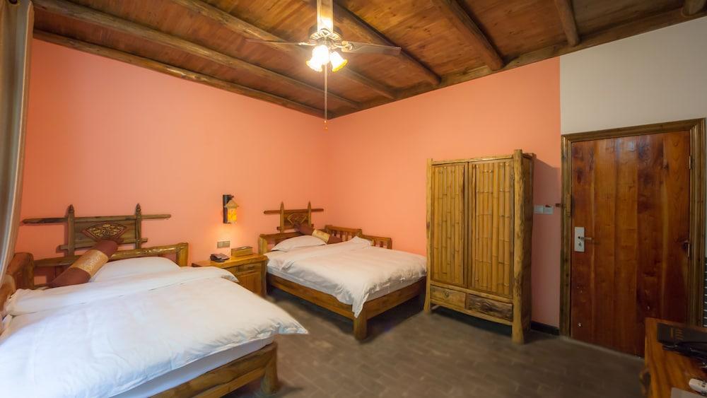 Yangshuo Scenic Mountain Retreat
