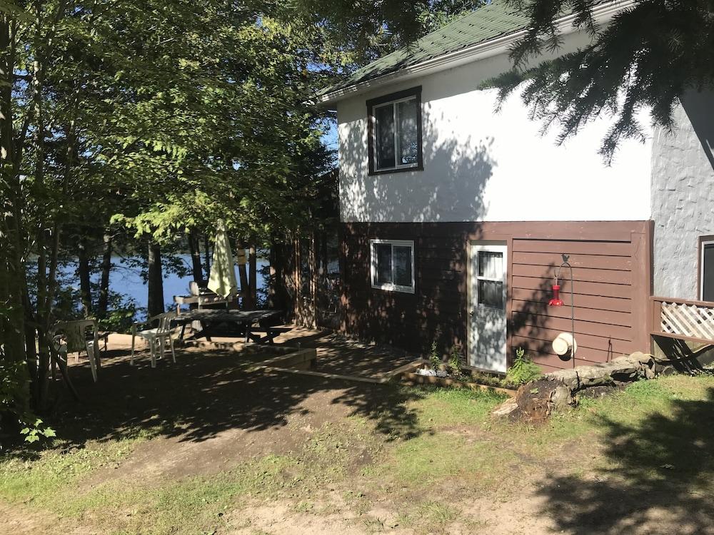 Longmuir's Hidden Cove Cottage Resort