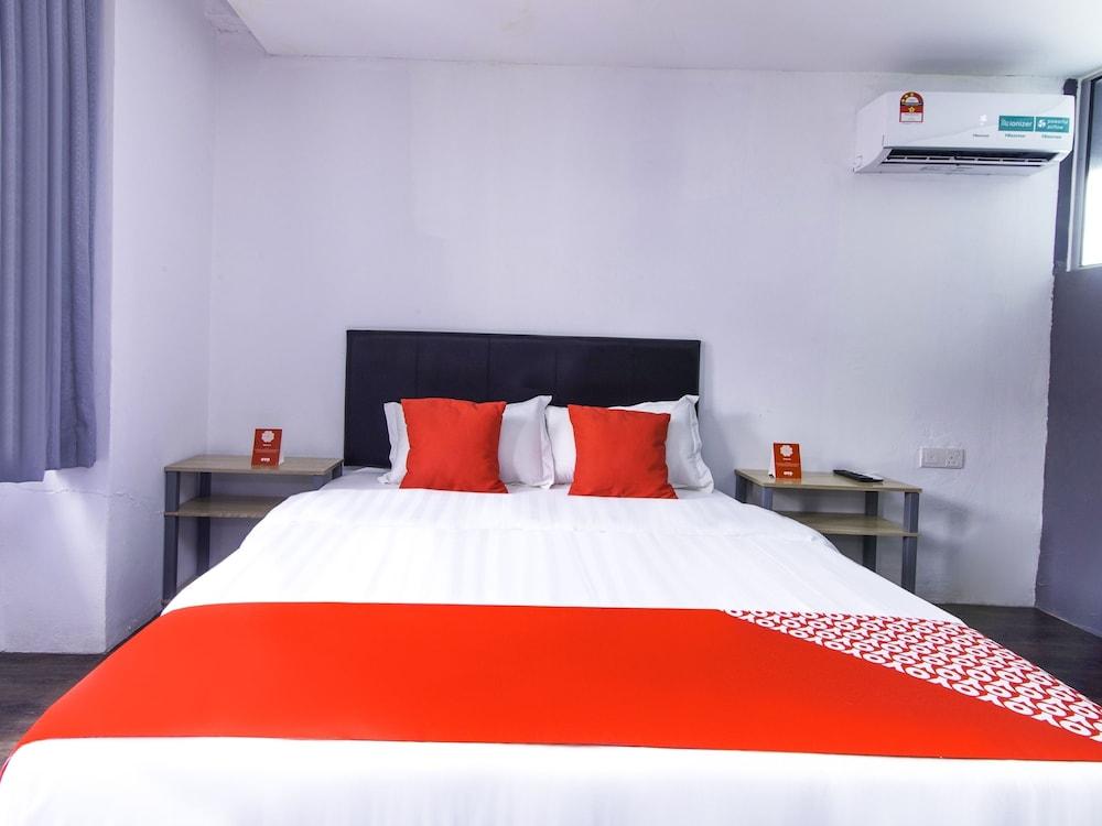 Super OYO 251 Intime Hotel