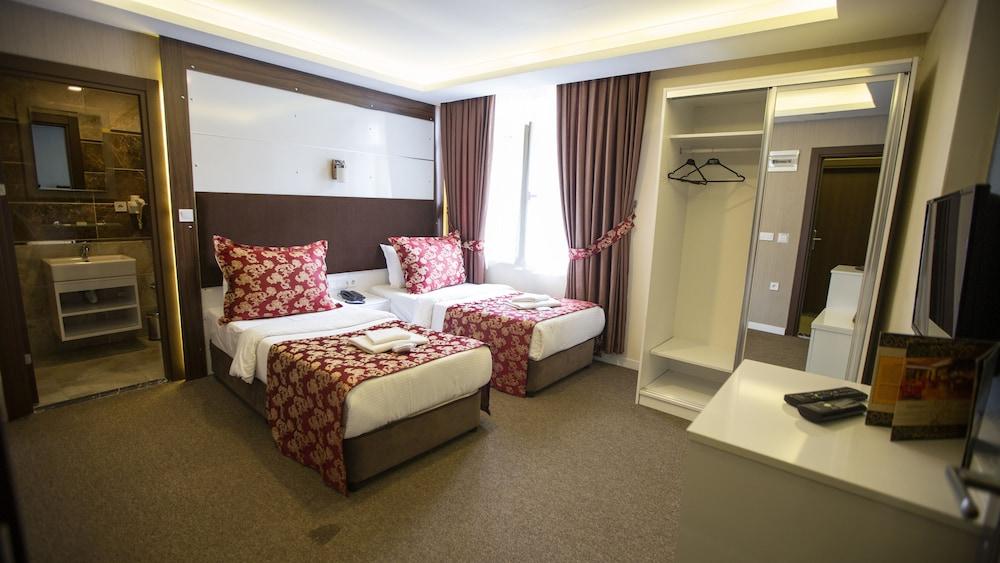 Royal Life Exclusive