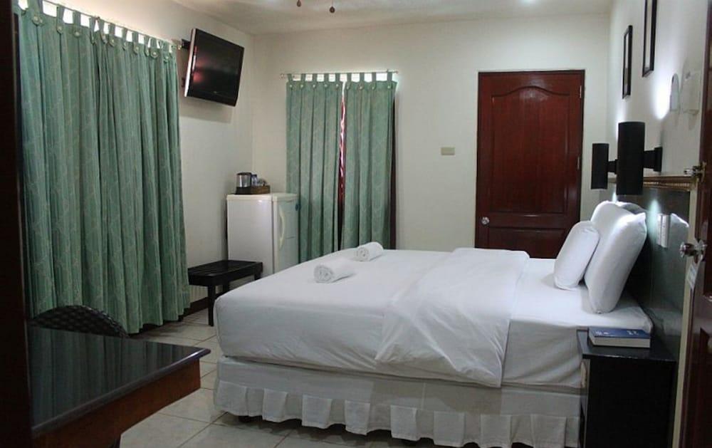 Lost Horizon Beach Dive Resort