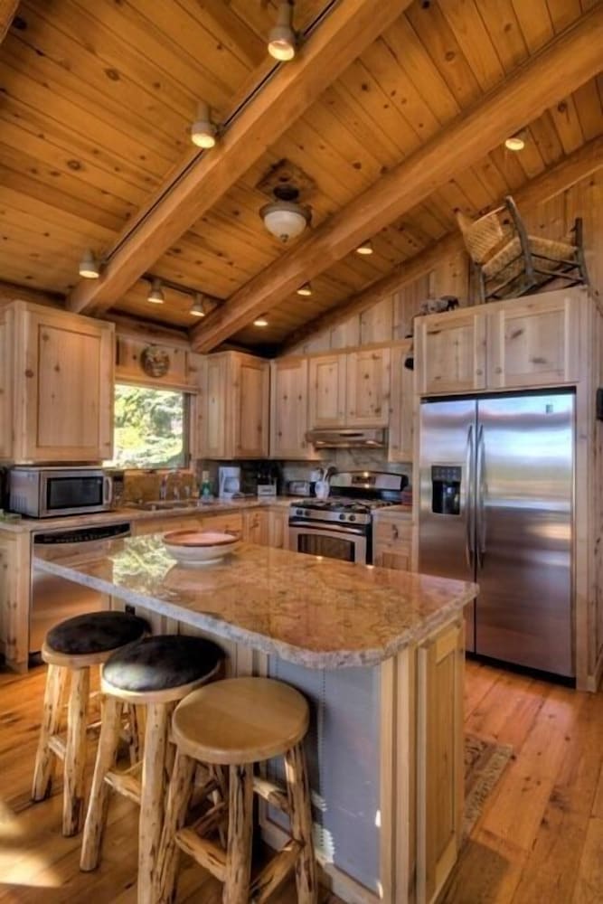 Tash Luxury Vacation Rental by RedAwning