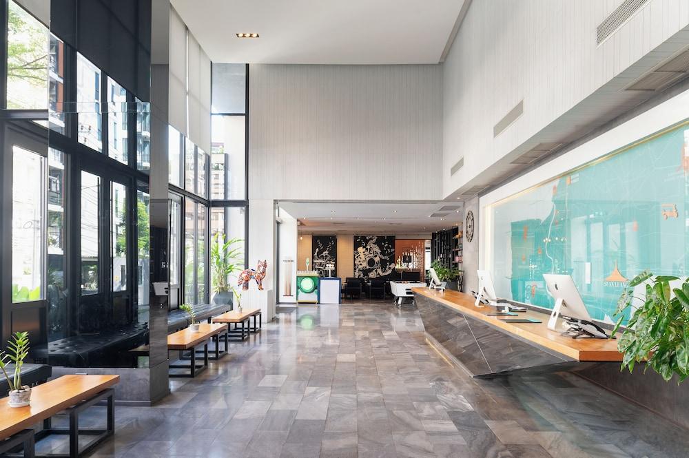 Cross Vibe Sukhumvit Hotel