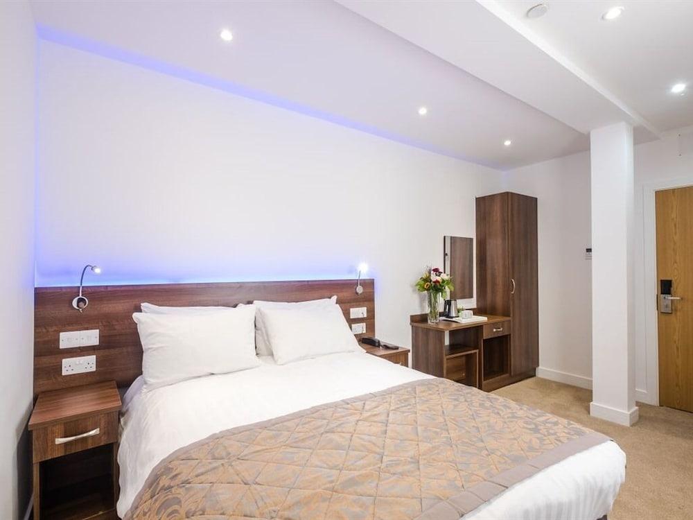 Signature Hotel London