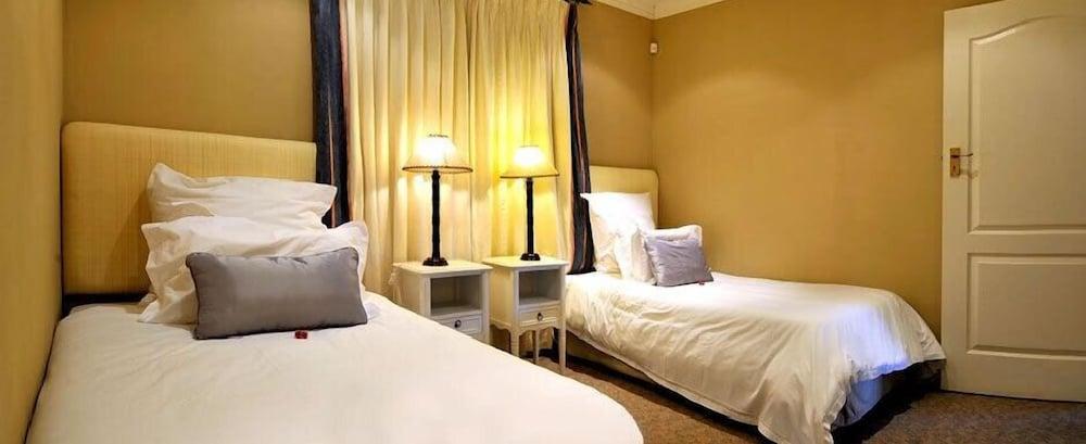 MontMartre Chalets and Guest House