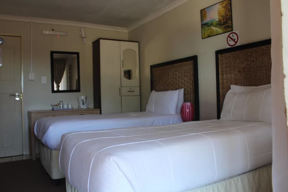 J and E Cyaara Guest House