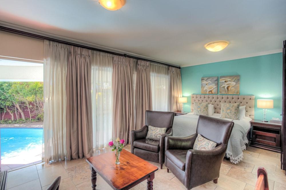 Woodmead Guest Lodge