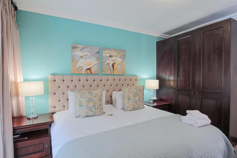 Woodmead Guest Lodge