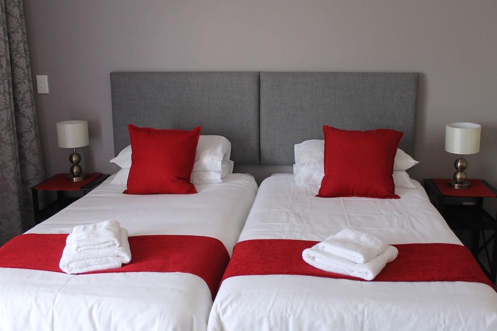 Phoenix Lodge and Waterside Accommodation