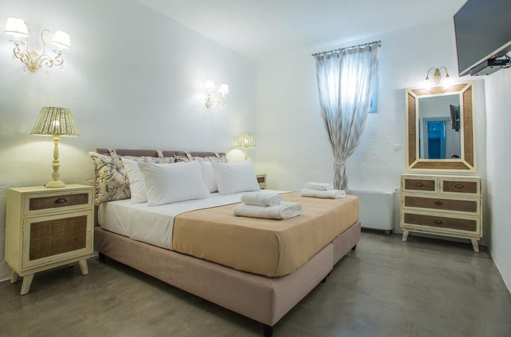 Aelia Paros Villas