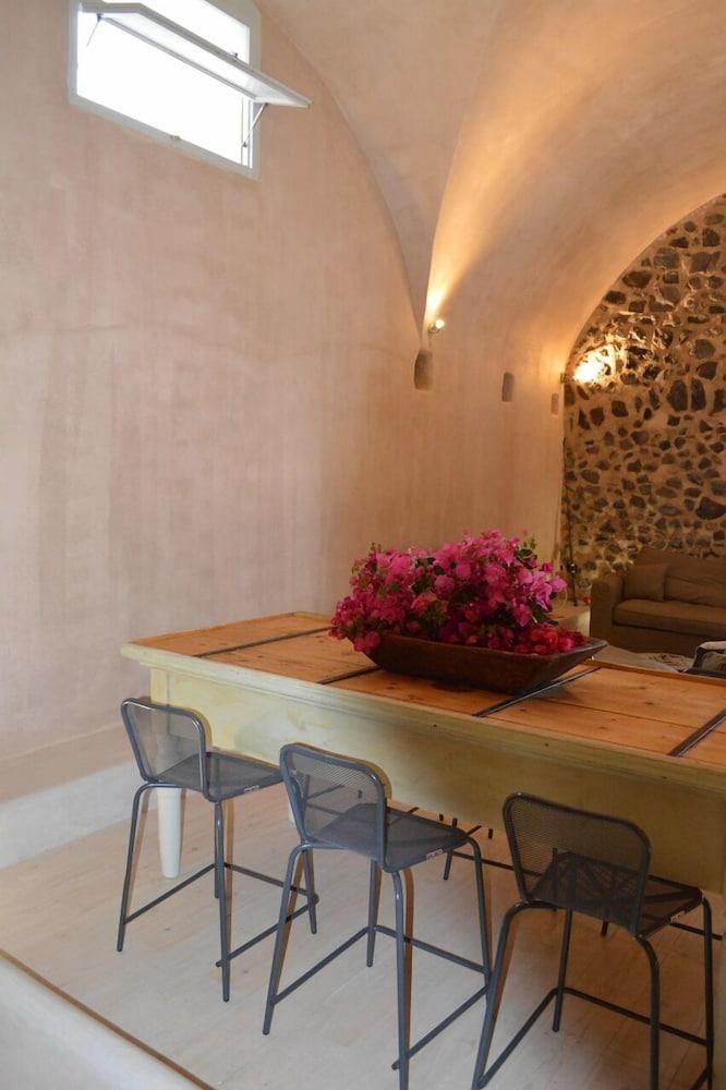 Pyrgos Old winery villa