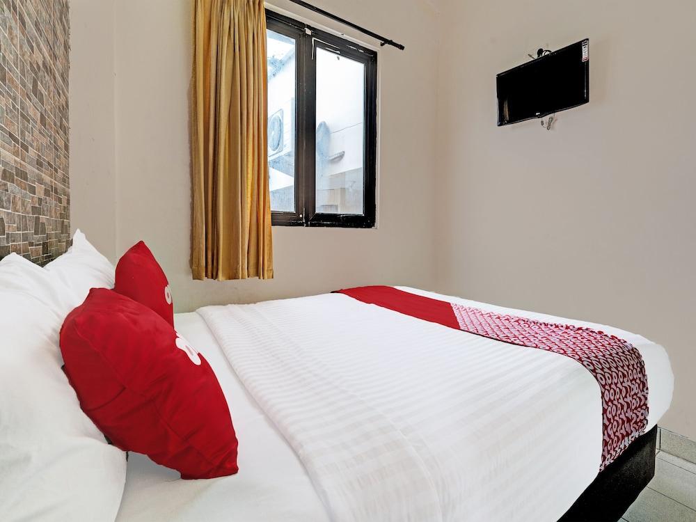 OYO 1699 Verona Residence