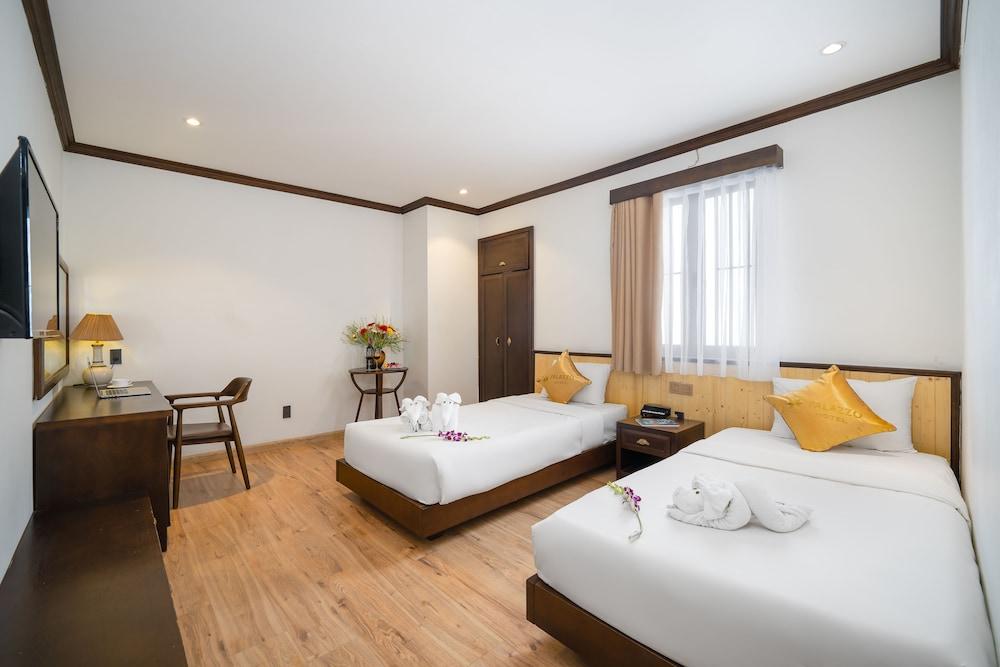 Palazzo Luxury Hotel