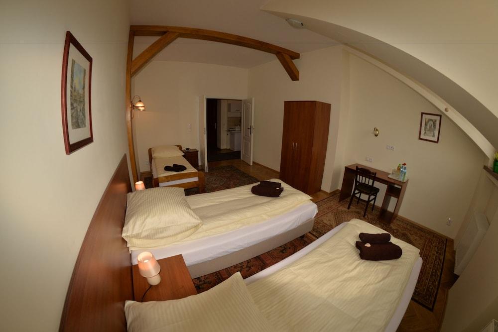 Royal Route 29 Comfort Rooms