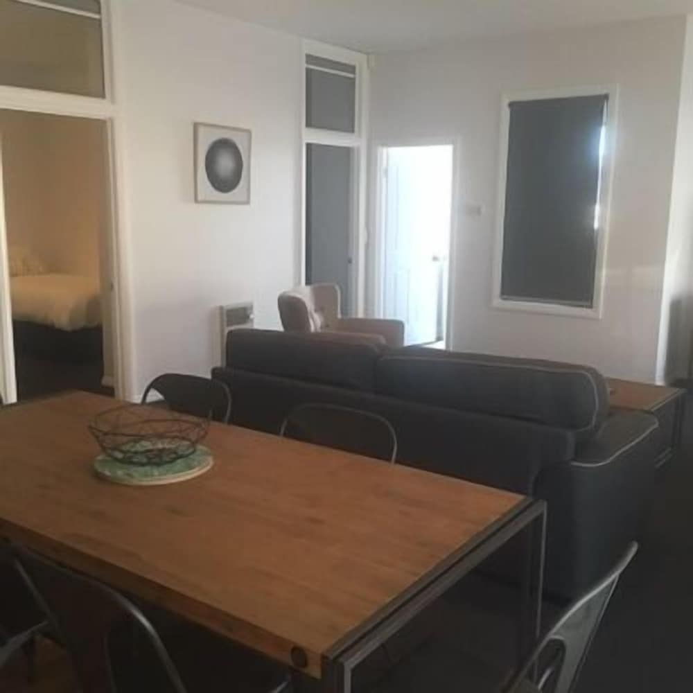 Penguin Seaside Motel