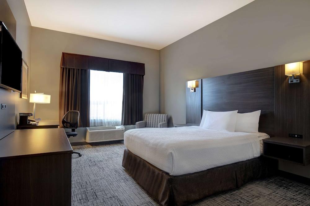 Days Inn & Suites by Wyndham Warman