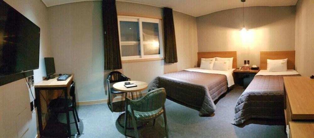 Busan Oncheonjang Youain