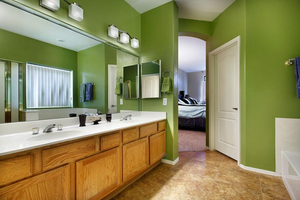 Chandler - 4 Bedroom Home - Chandler