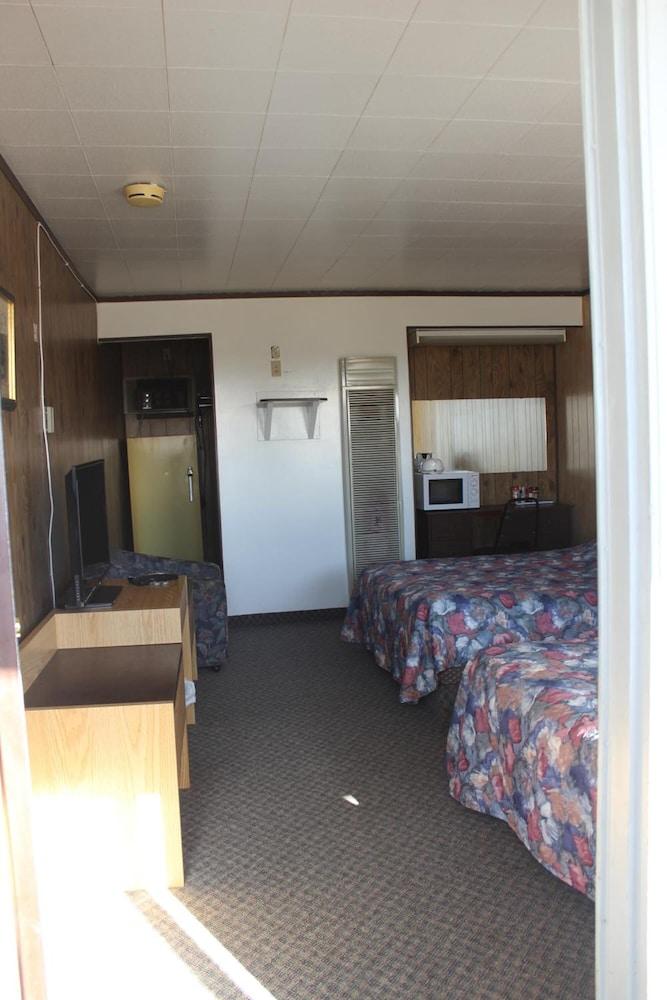 Raval Paradise Motel & RV Park