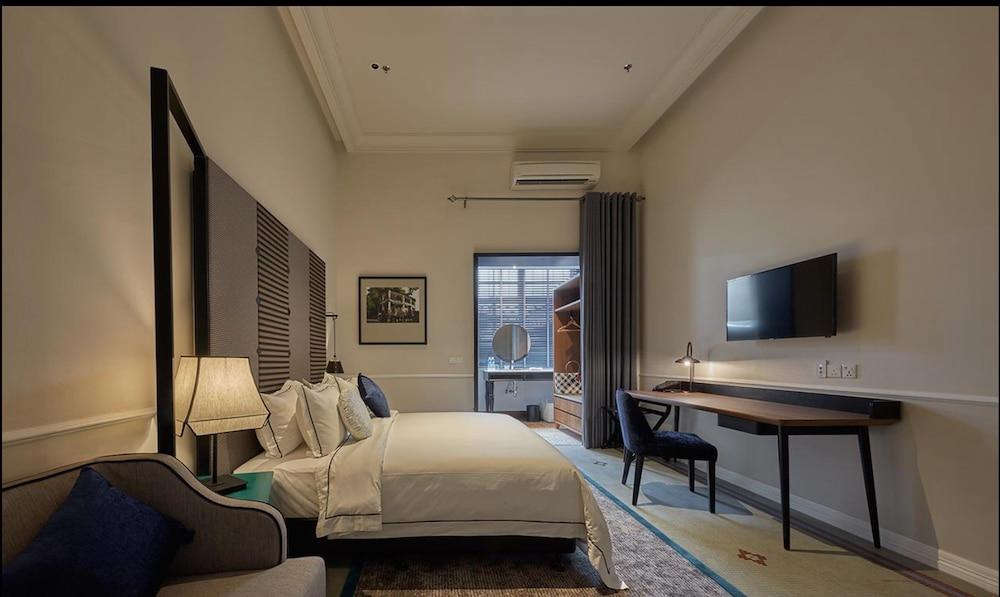 The Edison George Town