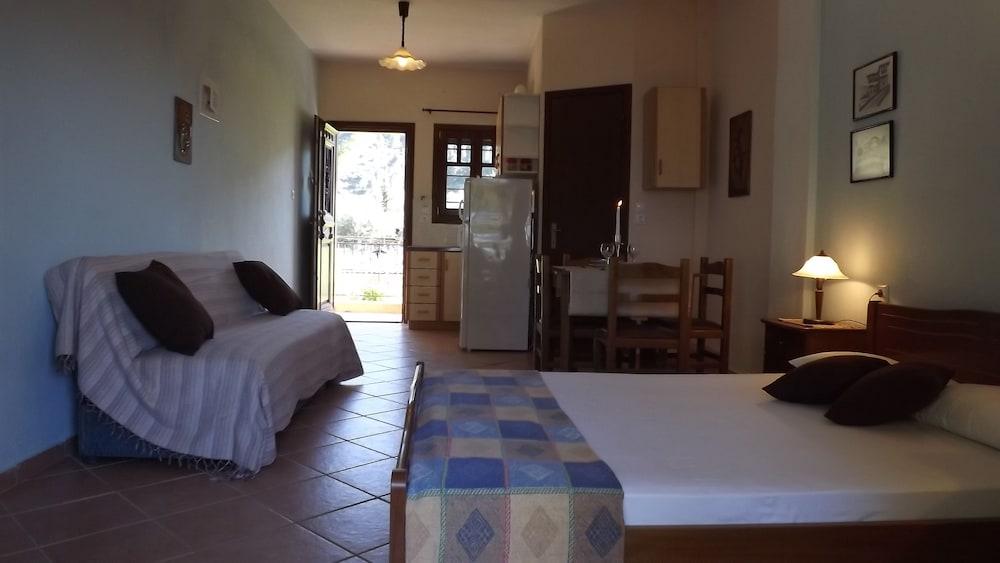 Pefka Studios & Apartments