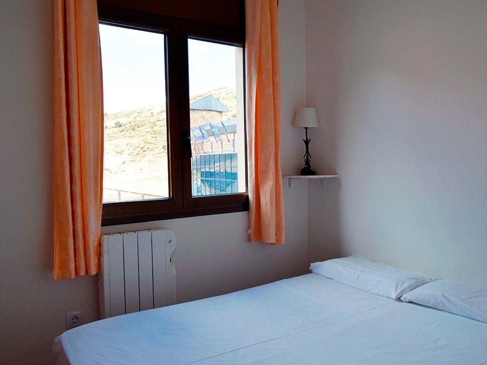 Apartamentos Pantebre 3000