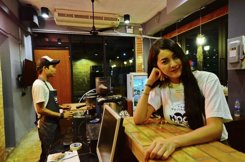 The Neighbor Hoot Hostel & Cafe