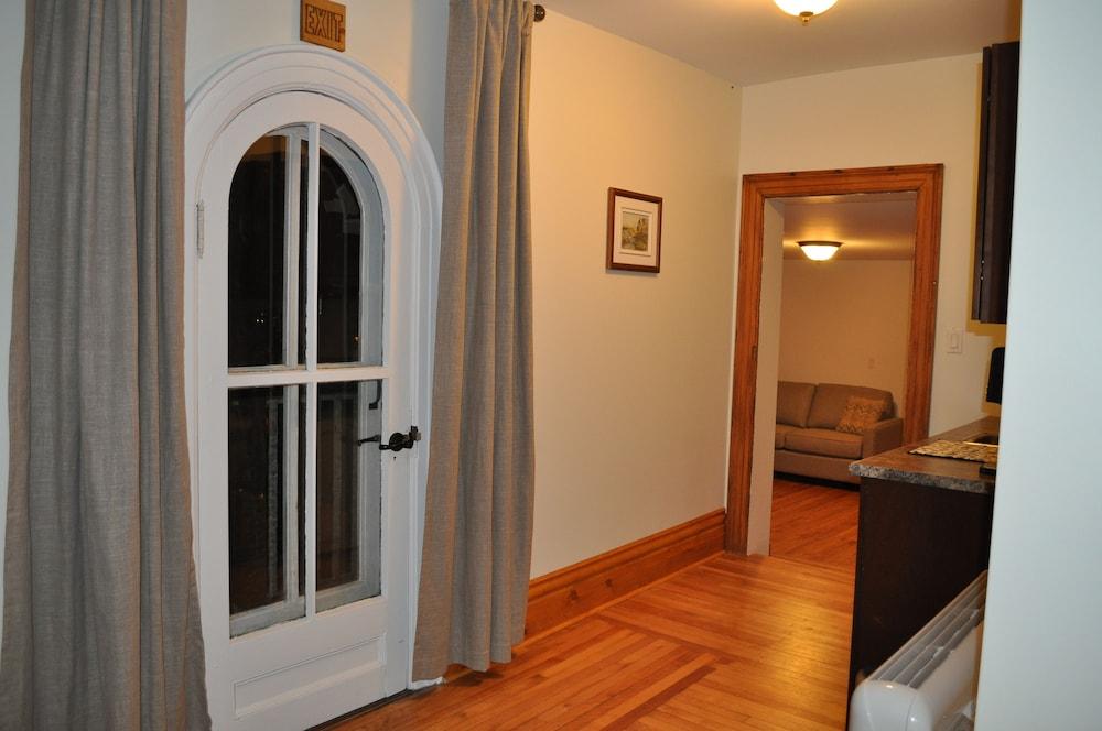 Holman's Heritage Suites