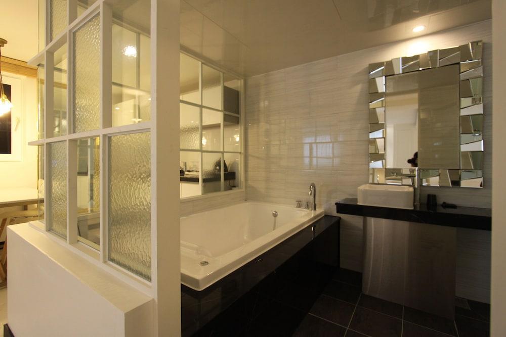 Yeoksam Premier Hotel XYM