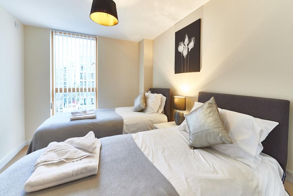 Vizion by ShortstayMK