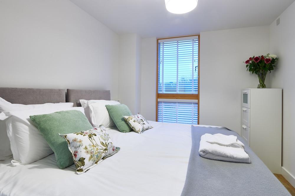 Vizion by ShortstayMK