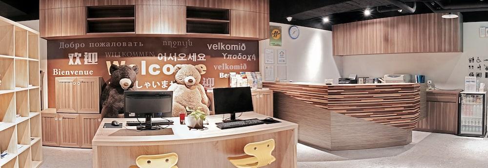 Cavemen Hostel Taipei Station Branch