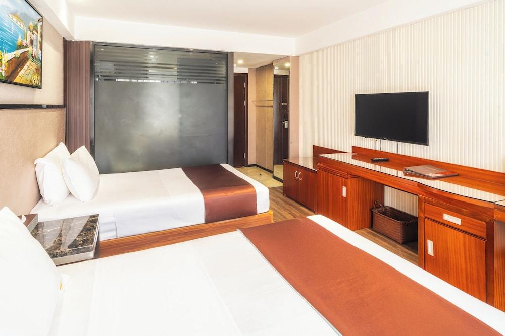 Swiss Lenana Mount Hotel