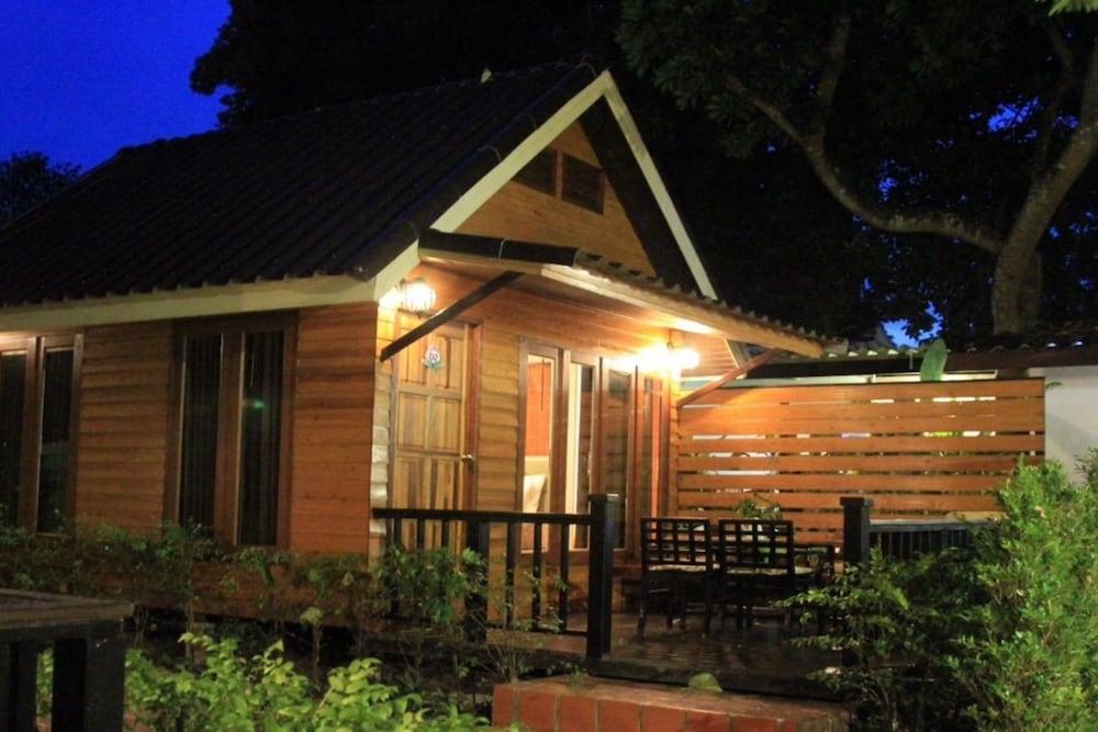 Poohbar Resort & Lotusdive