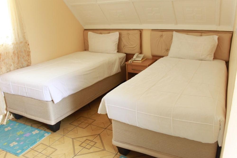 Sunset Junction Lodges & Tours