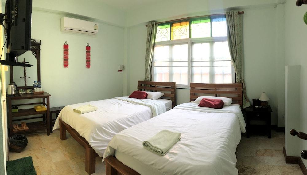 Heun Baan Rong Khun Resort